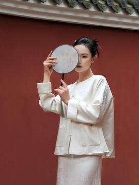 盛唐婧 |真丝花罗彩蝶纷飞提花上衣-白色