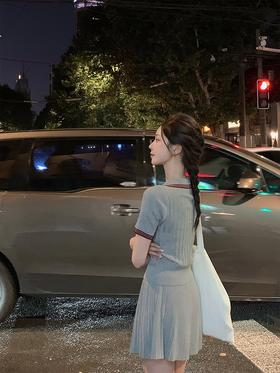 现货  学院风自带坑条肌理 针织衫+半裙套组