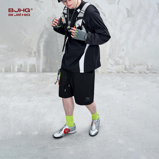 BJHG不计后果 休闲短裤男款夏季宽松裁剪层次感大口袋工装五分裤 商品图1