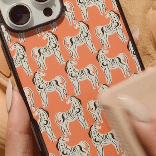 【绿洲物语】无尽旅途 POPCASE手机壳 MagSafe Popcase磁吸款 橙色 马 动物 拼贴 iPhone 17/16/15/14 商品图3