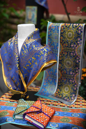 战国采桑宴乐图三角巾