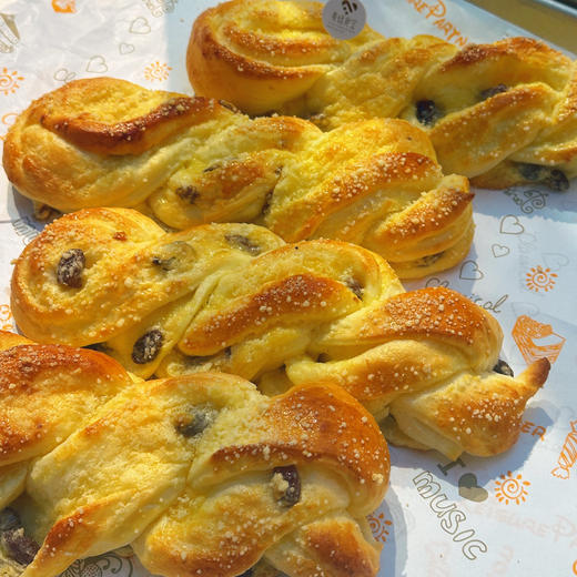 奶酥提子面包（约8点半出炉） 商品图0