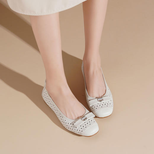 西村名物2025年轻便透气舒适平底蝴蝶结饰扣软底镂空单鞋T25AH15001 商品图8