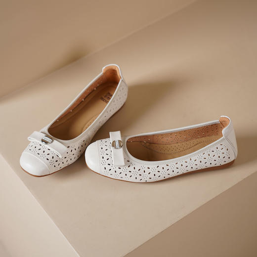 西村名物2025年轻便透气舒适平底蝴蝶结饰扣软底镂空单鞋T25AH15001 商品图11