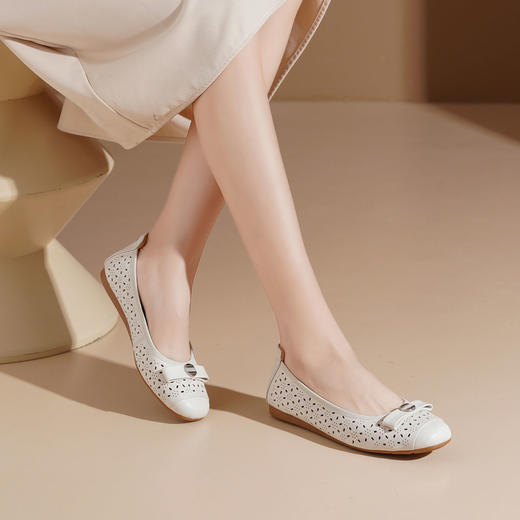 西村名物2025年轻便透气舒适平底蝴蝶结饰扣软底镂空单鞋T25AH15001 商品图2