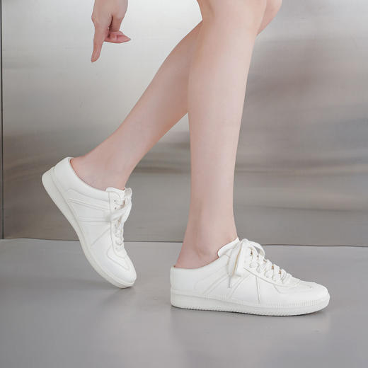 【新款拖鞋】西村名物2025年夏季新款舒适平跟软底后空半拖鞋T25AH16391 商品图1