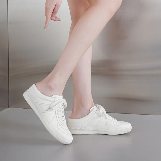 【新款拖鞋】西村名物2025年夏季新款舒适平跟软底后空半拖鞋T25AH16391 商品图3