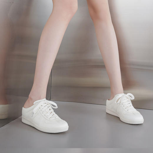 【新款拖鞋】西村名物2025年夏季新款舒适平跟软底后空半拖鞋T25AH16391 商品图5