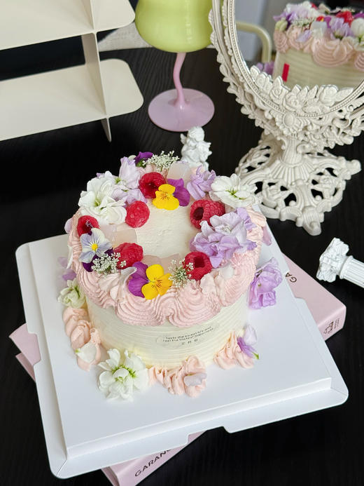 花间辞·鲜花装饰蛋糕（为造型稳固，外层奶油采用食品级塑料围边包裹） 商品图0