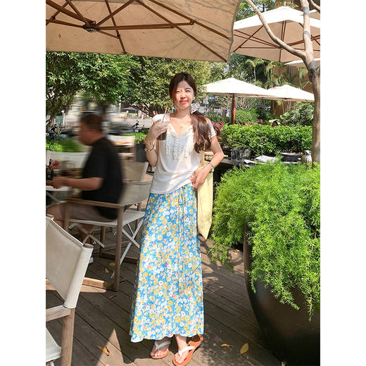 <曾小咸推荐>木耳边V领短袖+碎花半身裙套装 商品图0