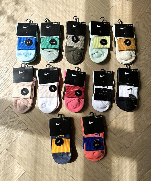 现货 THS-无 NK 短袜来啦 情侣款 拼色彩袜 13色 CU1292 商品图1