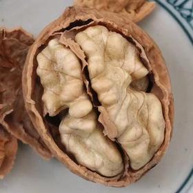 【大姚薄皮干核桃】买3斤送核桃夹 1斤不送 香味醇厚悠长 满嘴声香 皮薄肉细 吃起来甘香不腻，不涩口，果肉饱满，云南大姚地理标志性产品 2种规格任选