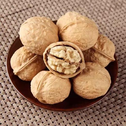 【大姚薄皮干核桃】买3斤送核桃夹 1斤不送 香味醇厚悠长 满嘴声香 皮薄肉细 吃起来甘香不腻，不涩口，果肉饱满，云南大姚地理标志性产品 2种规格任选 商品图2