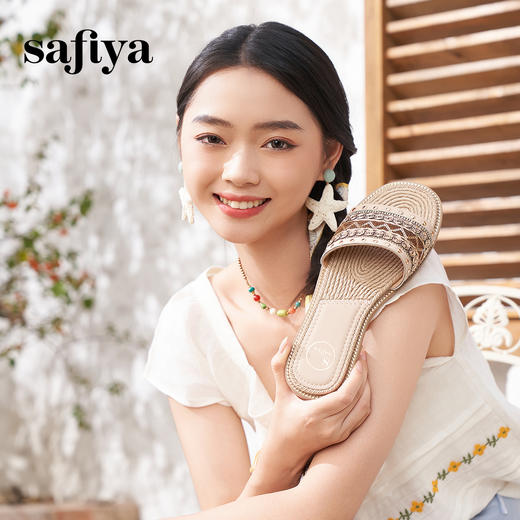 预售|Safiya/索菲娅2025夏季民族风复古圆头休闲时尚外穿平底一字拖SFD2110351 商品图2