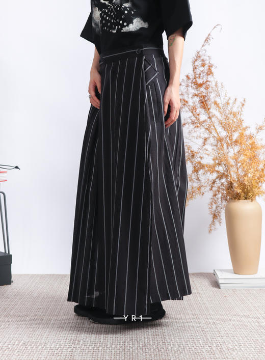 Y‘s | 黑色条纹百褶裹身裙 商品图3