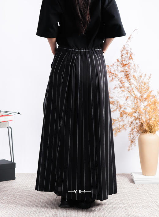 Y‘s | 黑色条纹百褶裹身裙 商品图4