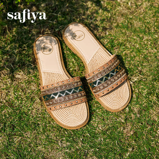 预售|Safiya/索菲娅2025夏季民族风复古圆头休闲时尚外穿平底一字拖SFD2110351 商品图7
