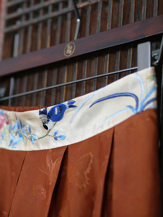 瑕疵|盛唐牡丹| 真丝红云纱蝶恋花纹半裙[特价品] 商品图2