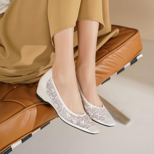 西村名物2025年夏季新款舒适坡跟新中式风优雅洞洞单鞋镂空鞋T25AH15041 商品图1