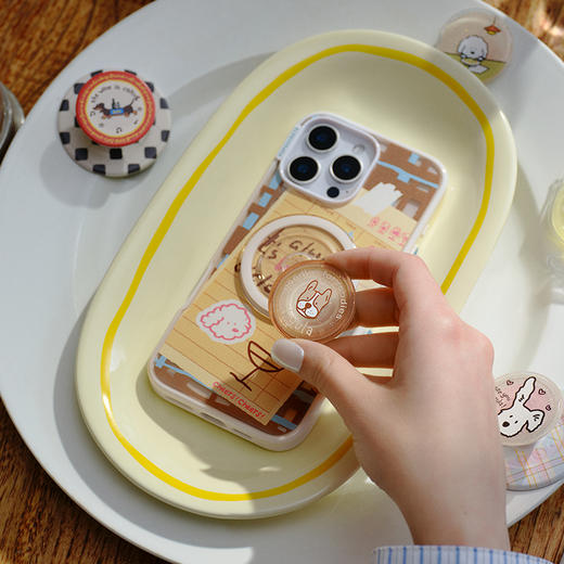 【上菜了! À Table!】小酒馆菜单 泡泡骚 x gula 联名系列 POPCASE手机壳 MagSafe Popcase磁吸款 棕色 小狗 字母 卡通 iPhone17/16/15/13 商品图1
