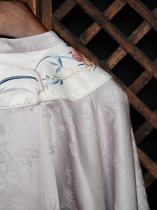 瑕疵|盛唐牡丹| 熊猫抱竹真丝提花上衣[特价品] 商品图6