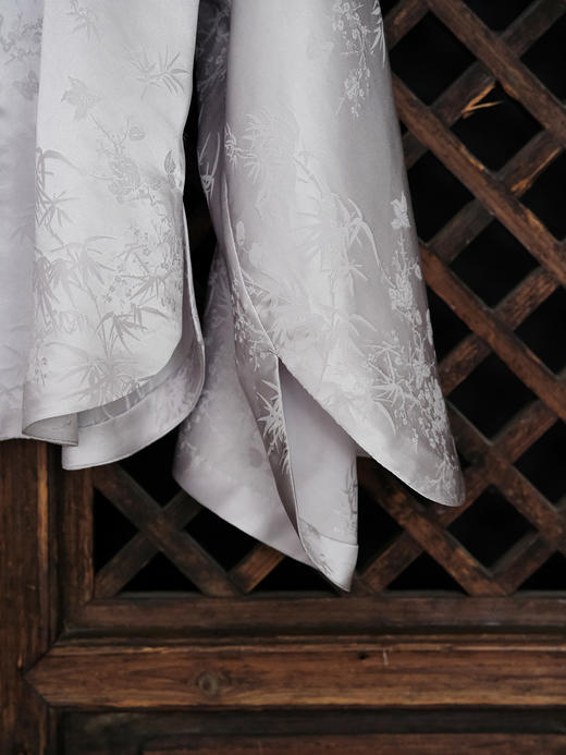 瑕疵|盛唐牡丹| 熊猫抱竹真丝提花上衣[特价品] 商品图8