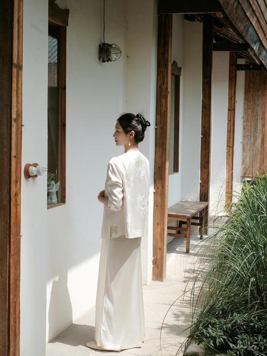 盛唐婧| 新中式蝶舞织金真丝缎外套 商品图7