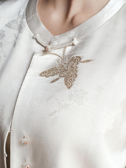 盛唐婧| 新中式蝶舞织金真丝缎外套 商品图5