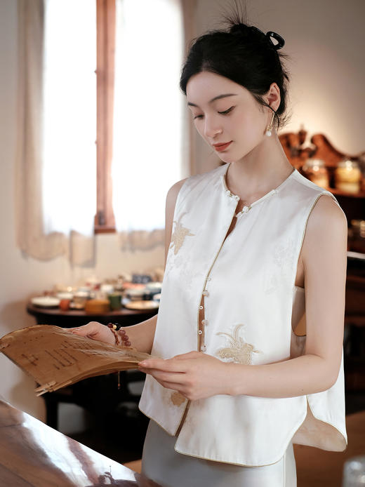 瑕疵|盛唐婧| 新中式蝶舞织金真丝缎马甲 商品图6