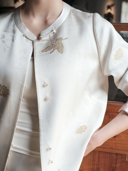 盛唐婧| 新中式蝶舞织金真丝缎外套 商品图4