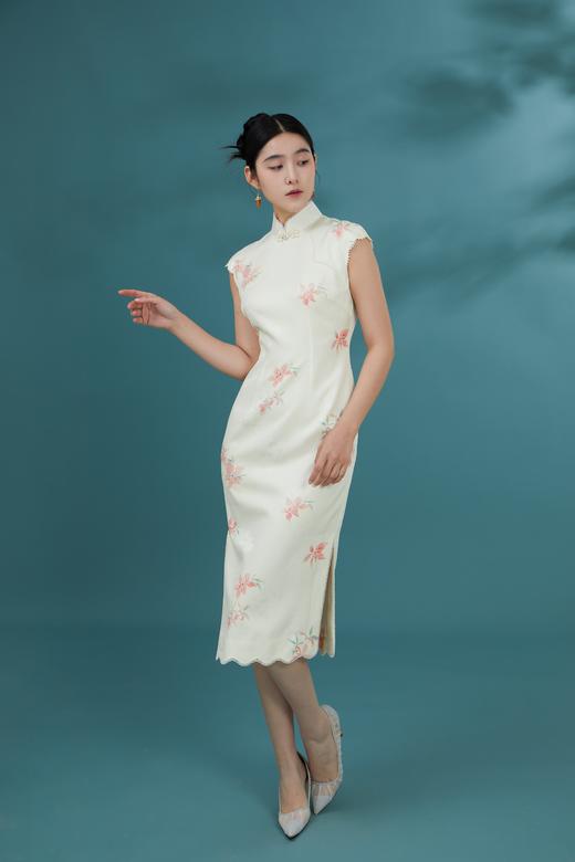 荷言HEYEN 云岫 桃花印花真丝立领旗袍缠线花朵盘扣高级定制 商品图4