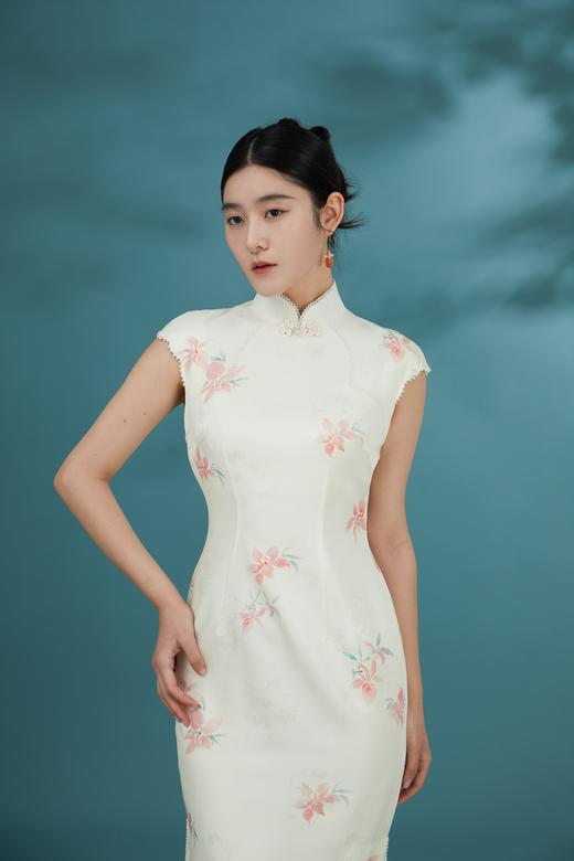 荷言HEYEN 云岫 桃花印花真丝立领旗袍缠线花朵盘扣高级定制 商品图3