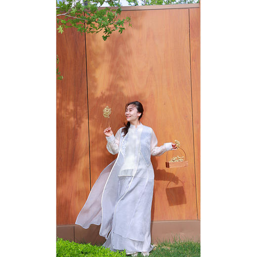 【抖音专属】V领拼接马甲（24804915明月-高定款） 商品图1