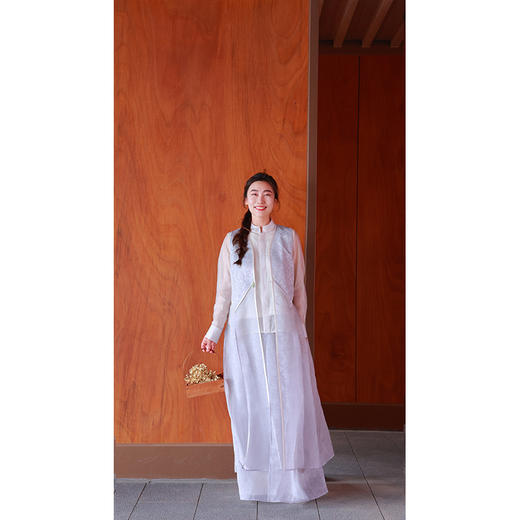 【抖音专属】V领拼接马甲（24804915明月-高定款） 商品图0