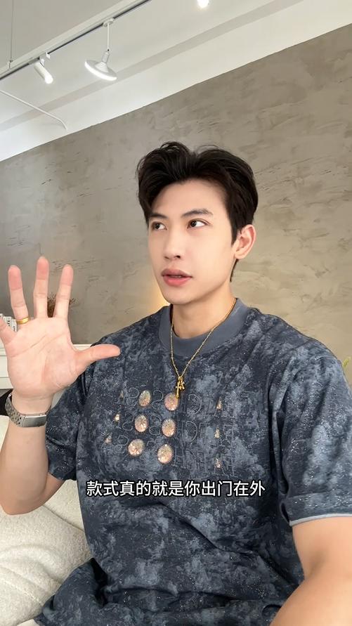 T3264夏季高级感新款韩系简约刺绣字母细闪短袖T恤简约宽松圆领上衣 商品图0