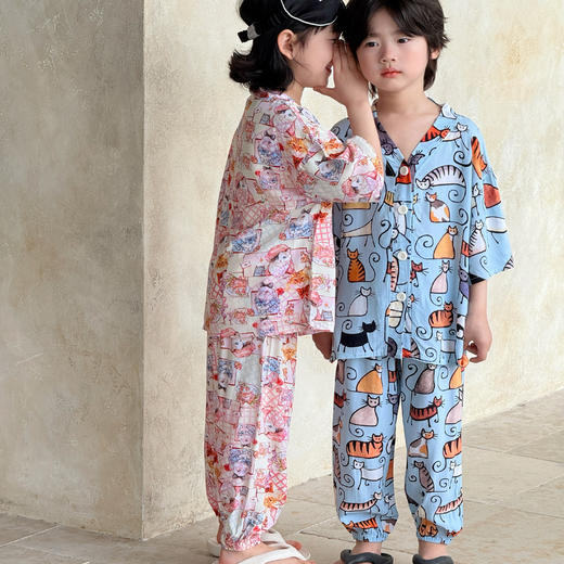 「59.9元2套 短袖➕长裤」喜林贝尔 莱纱绸儿童涂鸦家居服 居家遛弯不惧空调风，不怕蚊子咬 商品图1