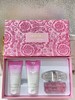 范思哲粉耀晶钻香水套装（粉钻50ml+沐浴露50ml+身体乳50ml） 商品缩略图0