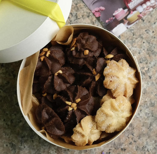 巧克力花生&香草黄油饼干礼盒Chocolate Peanut & Vanilla Butter Cookies Gift Box 商品图0