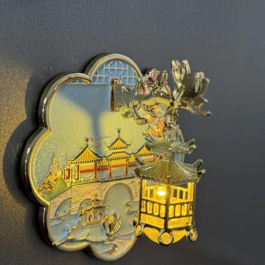 小红书爆款苏州文创烟花三月下扬州金属灯笼发光镂空冰箱纪念品 商品图3