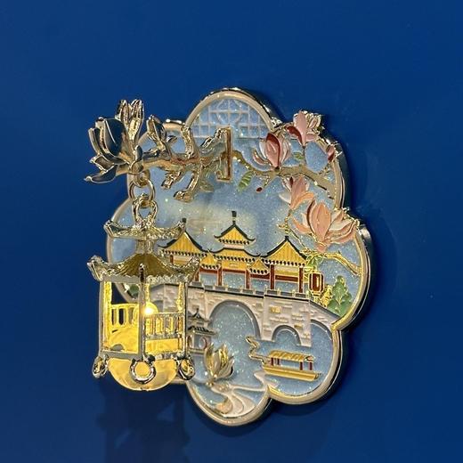 小红书爆款苏州文创烟花三月下扬州金属灯笼发光镂空冰箱纪念品 商品图2