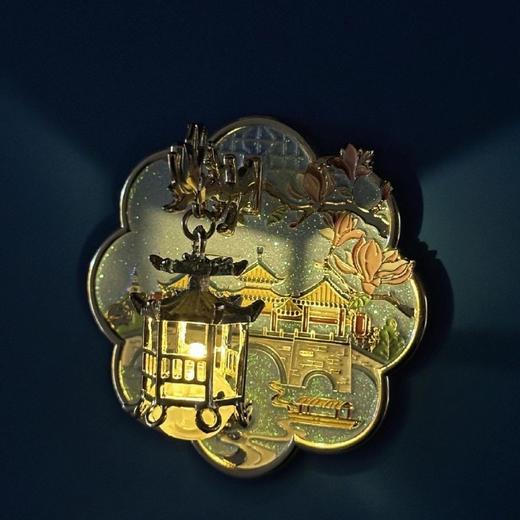 小红书爆款苏州文创烟花三月下扬州金属灯笼发光镂空冰箱纪念品 商品图0