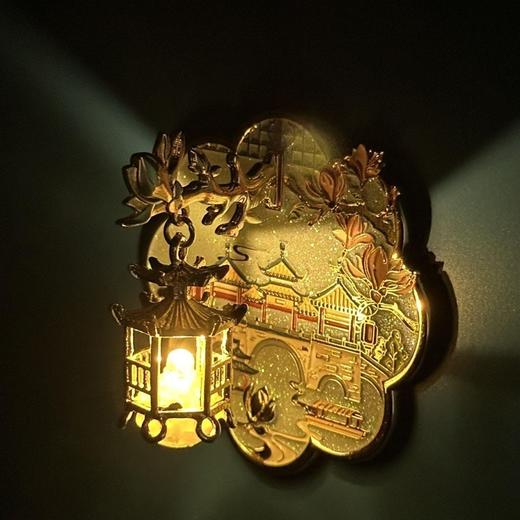 小红书爆款苏州文创烟花三月下扬州金属灯笼发光镂空冰箱纪念品 商品图1