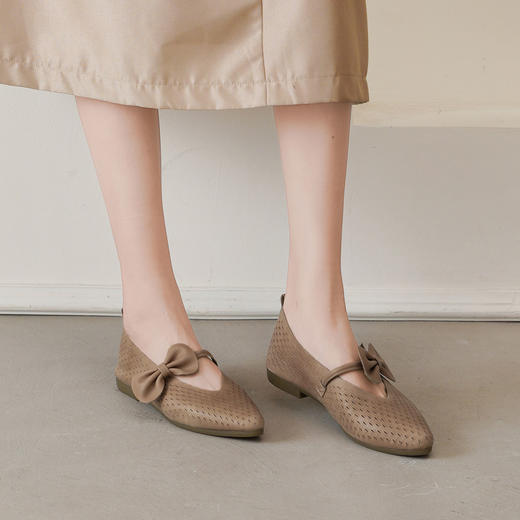 【夏季新款】西村名物2025年夏季新款舒适平底小尖头蝴蝶结饰扣镂空单鞋T25CE39111 商品图2