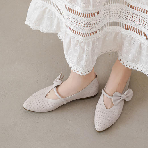 【夏季新款】西村名物2025年夏季新款舒适平底小尖头蝴蝶结饰扣镂空单鞋T25CE39111 商品图5