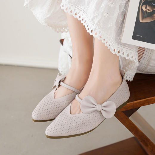 【夏季新款】西村名物2025年夏季新款舒适平底小尖头蝴蝶结饰扣镂空单鞋T25CE39111 商品图3