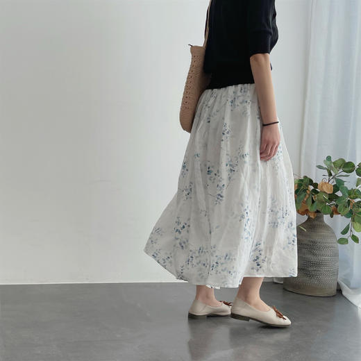 【意大利设计师品牌】JURLIEDI茱莉缇独家定制天然高支苎麻A字中长款半身裙  版型遮肉显瘦 上身随意慵懒  独家定染工艺 
 色彩饱满鲜艳 商品图2