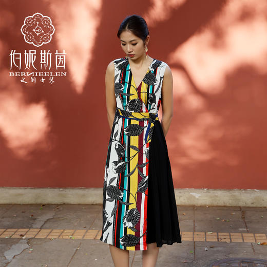 【伯妮斯茵】173S078--黑色印花连衣裙--中世纪的光明--《宁静之美》 商品图1