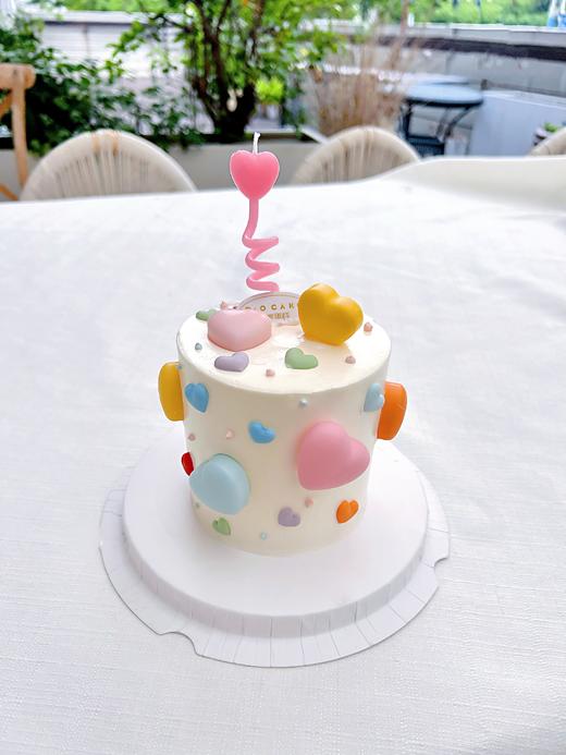 “爱心多巴胺蛋糕”配银色弯曲蜡烛（螺旋蜡烛暂时没有），提前5小时预定，标配3套餐具 商品图0