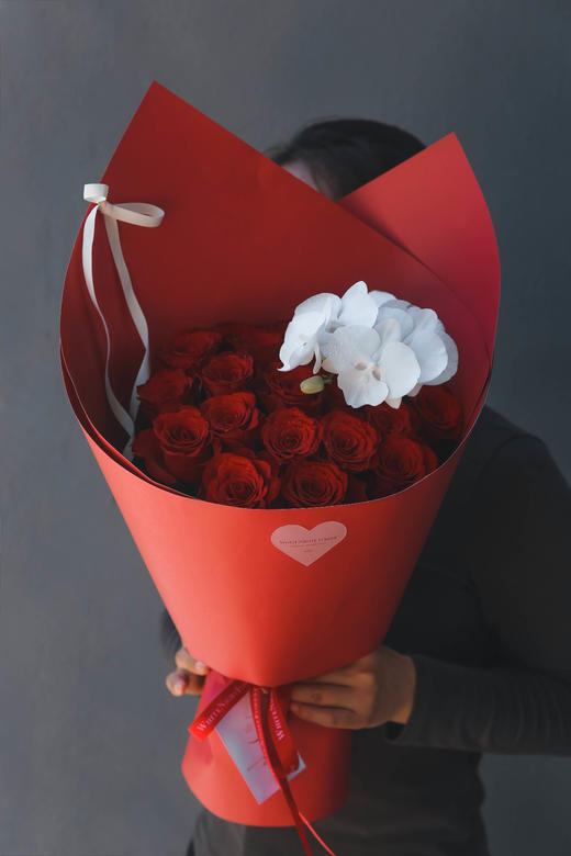 霞舞天鹅红玫瑰白天鹅蝴蝶兰花束 商品图7