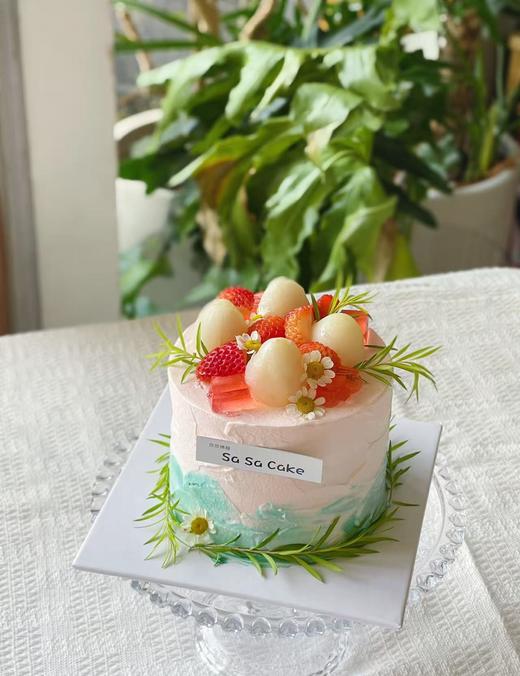 四寸杨梅荔枝蛋糕（提前24小时预订，包三公里配送，超出需补配送费） 商品图0